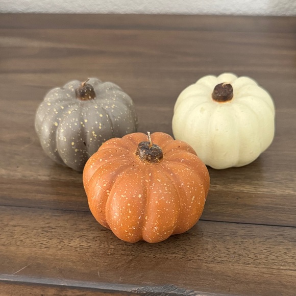 3 mini wax pumpkin candles - Picture 1 of 4